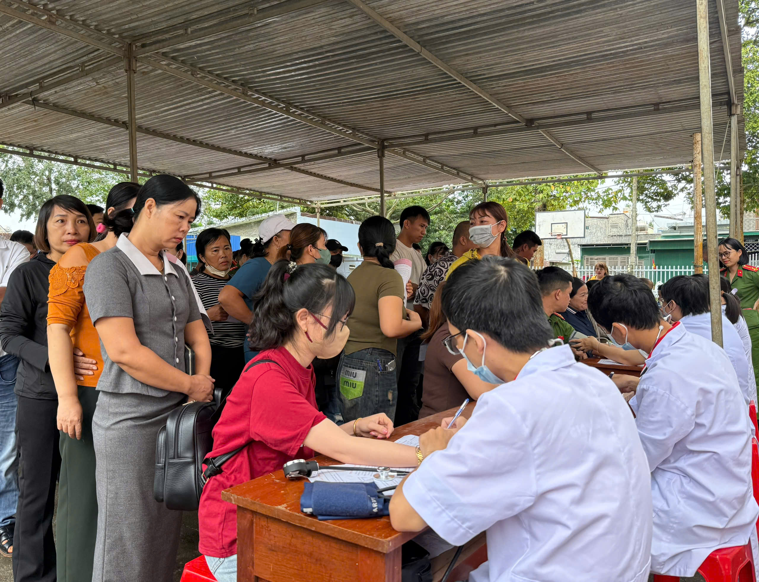 Chương trình đã thu hút hơn 450 tình nguyện viên đăng ký tham gia hiến máu